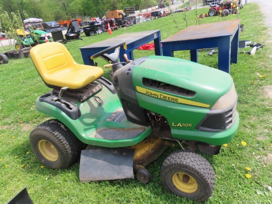 JD LA105 Lawn Tractor w/38" Deck