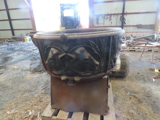 FANCY CI Cauldron Stove w/Cow Head