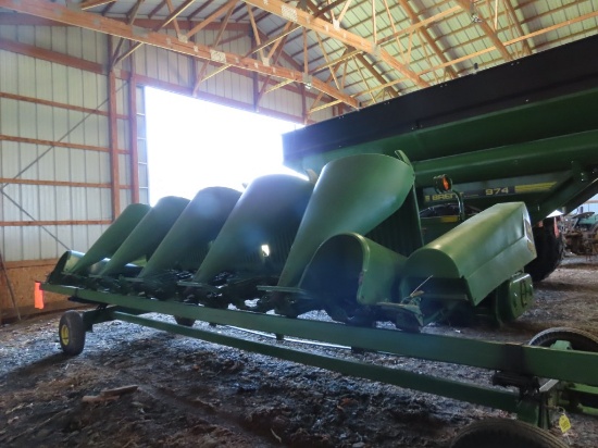 JD 694 Corn Head w/Hydro Deck