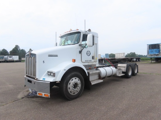 2000 Kenworth T800B Day Cab Road Truck