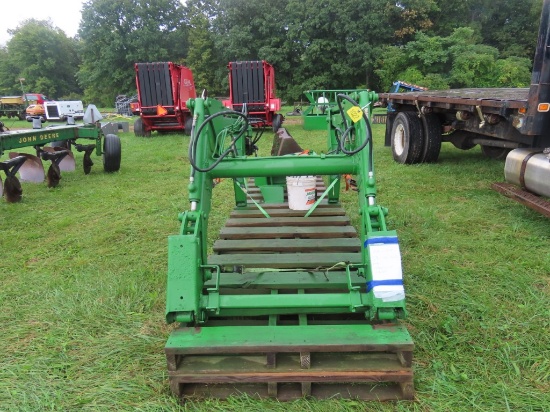 JD 240 Self Leveling Loader