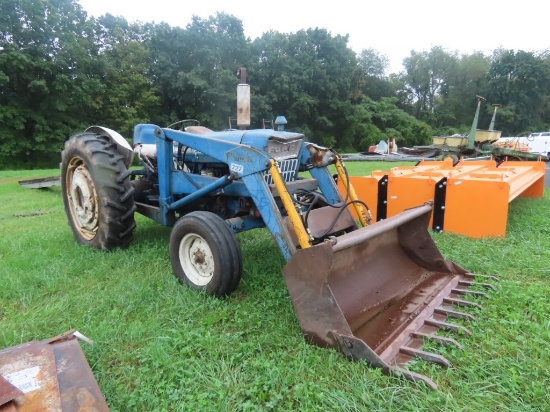 Ford 4000 Tractor w/727 Loader