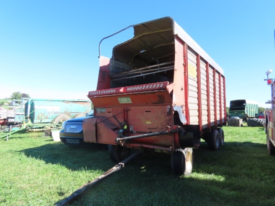 H & S 16' XL88 Silage Wagon
