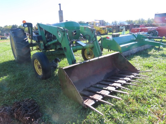 JD 2640 Tractor w/Loader