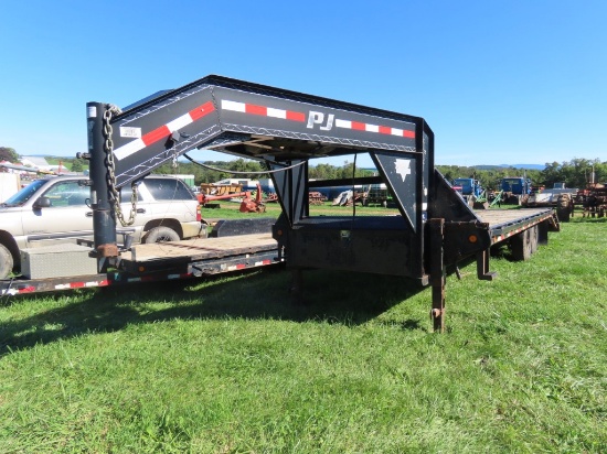 2015 PJ Flatbed Gooseneck Trailer