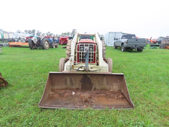 IH 454 Tractor w/Loader
