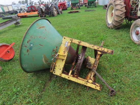 JD 3pt Fertlizer Spreader