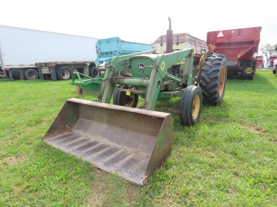 JD 1530 Tractor w/Loader
