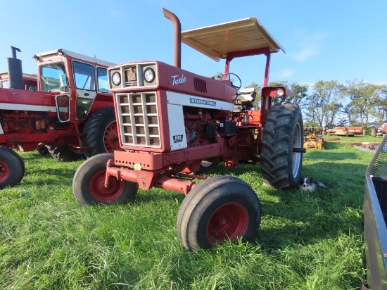 IH 1066 Tractor