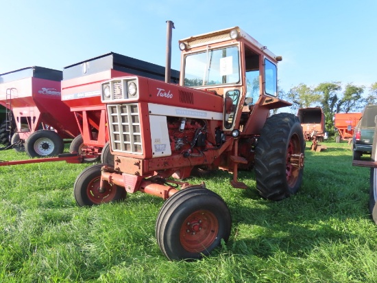 IH 966 Tractor
