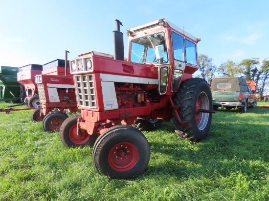 IH 966 Tractor