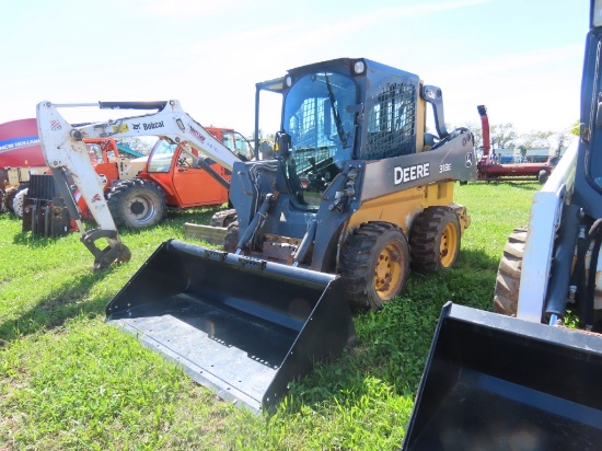 JD 318E Skid Steer