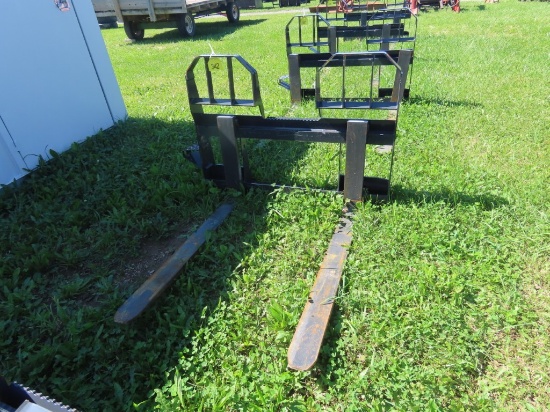 NEW QT Bobcat Pallet Forks