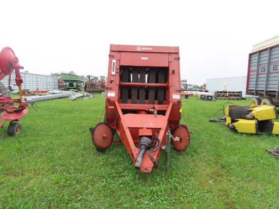 Hesston 530 Round Baler