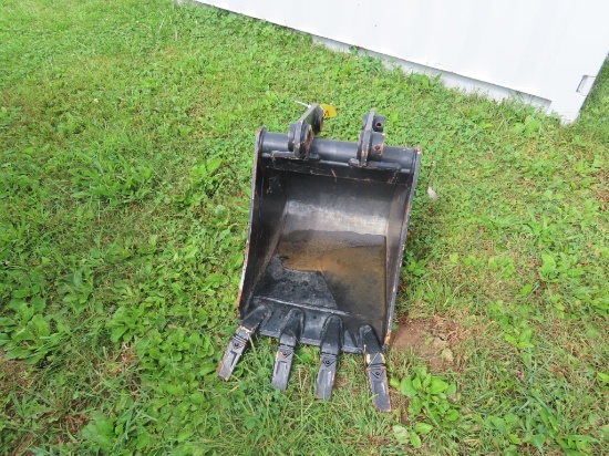 Kubota 18" Backhoe Bucket