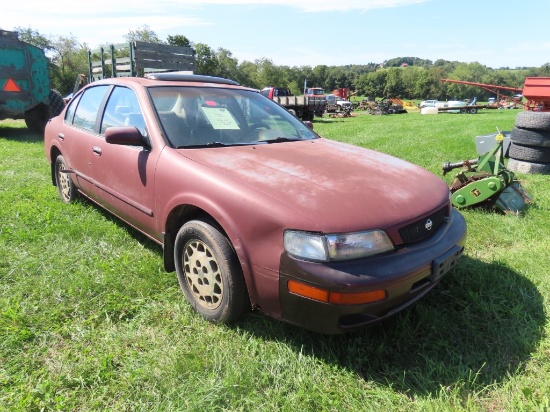 1996 Nissan Maxima Car