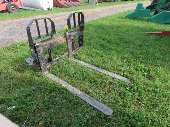 QT Bobcat Pallet Forks