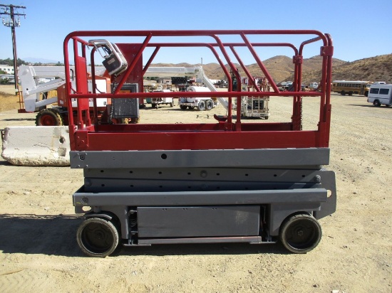 2000 Genie GS2032 Scissor Lift,