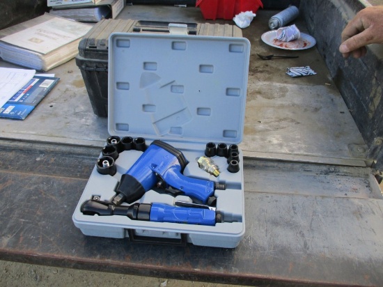 Unused 1/2" Drive Pneumatic Impact Wrench Kit.