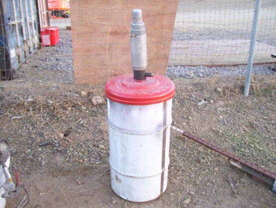 15 Gallon Product Tank w/Pneumatic Pump.