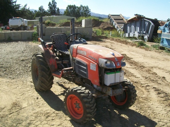 Kubota B3200 Utility Tractor,