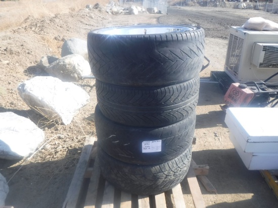 Pallet of (4) Decenti-D2000 305/35R24 Tires,