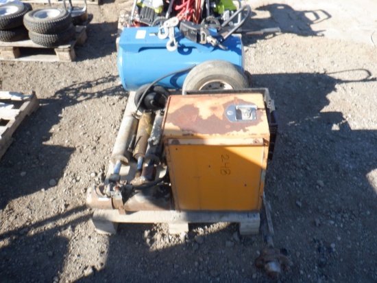 Pallet of Misc Hydraulic Rams,