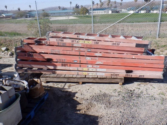 Pallet of 8' Fiberglass Ladder,