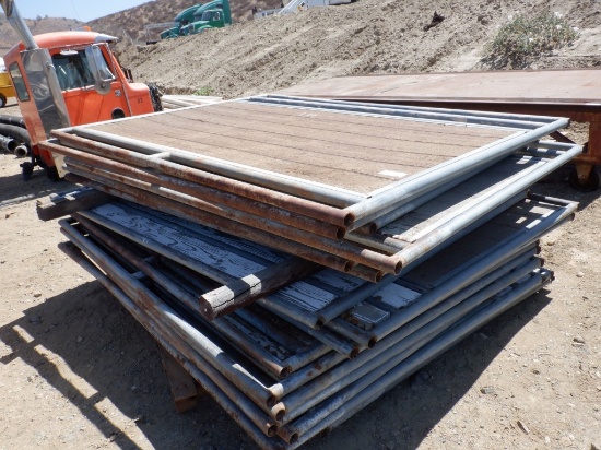 (18) 6' x 8' Metal & Wood Fence Panels.