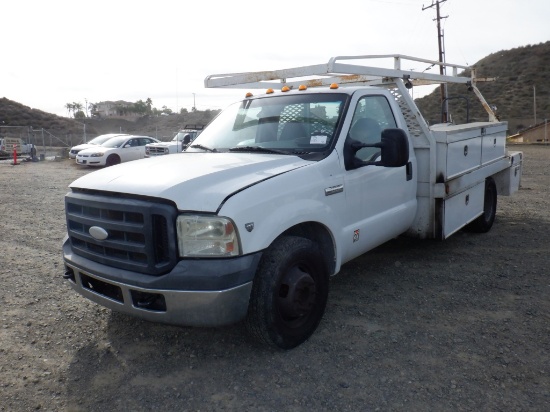 Ford F350XL Flatbed Truck,