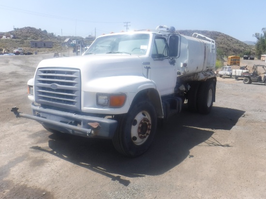Ford F800 2000 Gallon Water Truck,