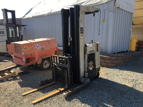 Crown RD520-30 Stand-Up Forklift,