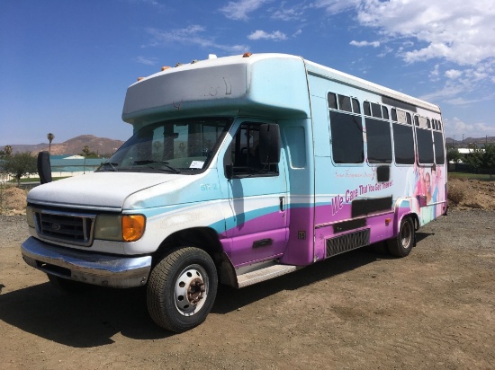 Ford Econoline 16-Passenger Bus,