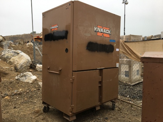 Knaack 119-01 Field Station 44" x 60" x 90"