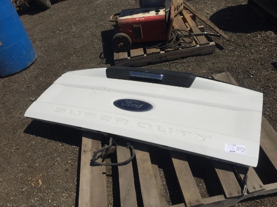 Ford Super Duty Tail Gate.
