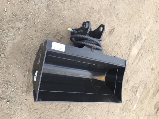 Unused GIYI 3T 32in Hydraulic Tilting Bucket,