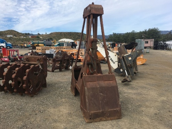 Hydraulic Dredge/Clam Shell Bucket.