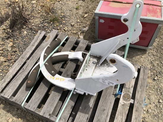 Unused Pole Grabber Attachment.