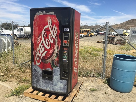 IntelleVend 2000 Drink Vending Machine.