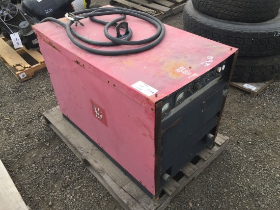 Lincoln DC600 DC ARC Electric Welder.
