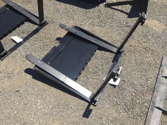 Unused GIYI Pair of 30in Forks w/Carriage,