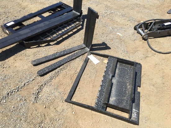 Unused GIYI Pair of 30in Forks w/Carriage,