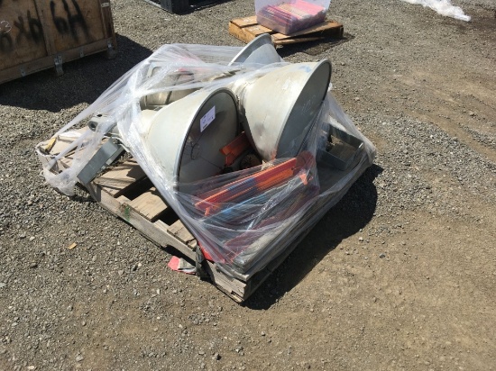 Pallet of Misc Commercial Lights.