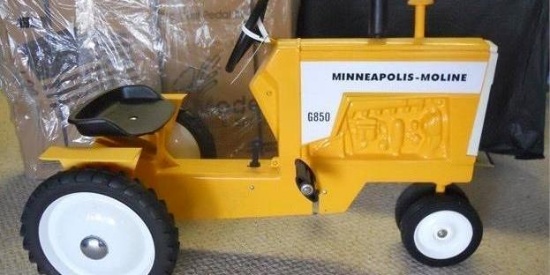 Minneapolis Moline G850 pedal tractor