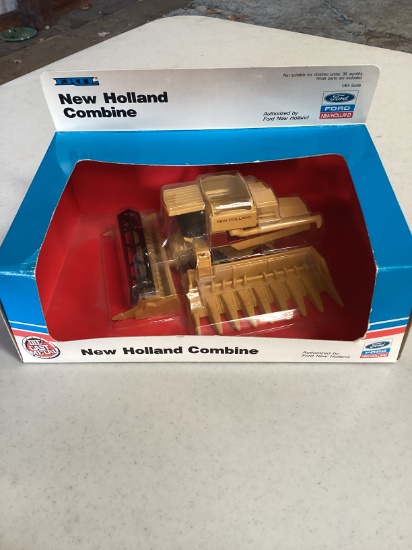 New Holland Combine, 1/64