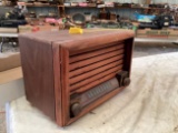 Coronado Model 43-8330 Radio