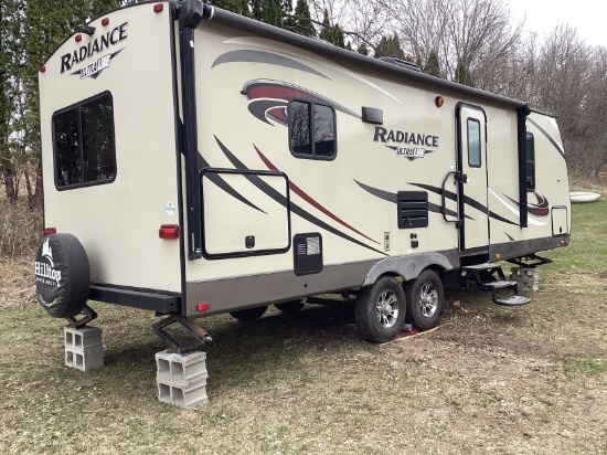 2016 Radiance Ultra Lite 26' Camper