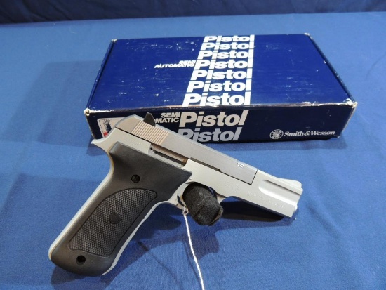 Boxed Smith & Wesson Model 622 22 LR