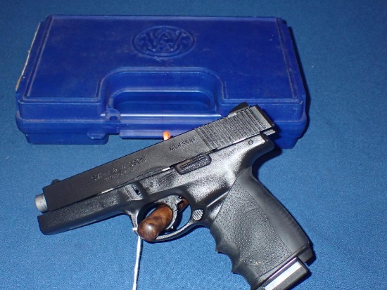 Smith & Wesson SW40F 40 S&W Caliber