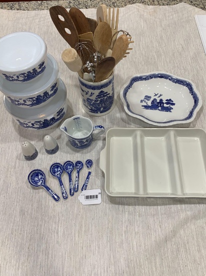 Blue Willow Serving Pieces